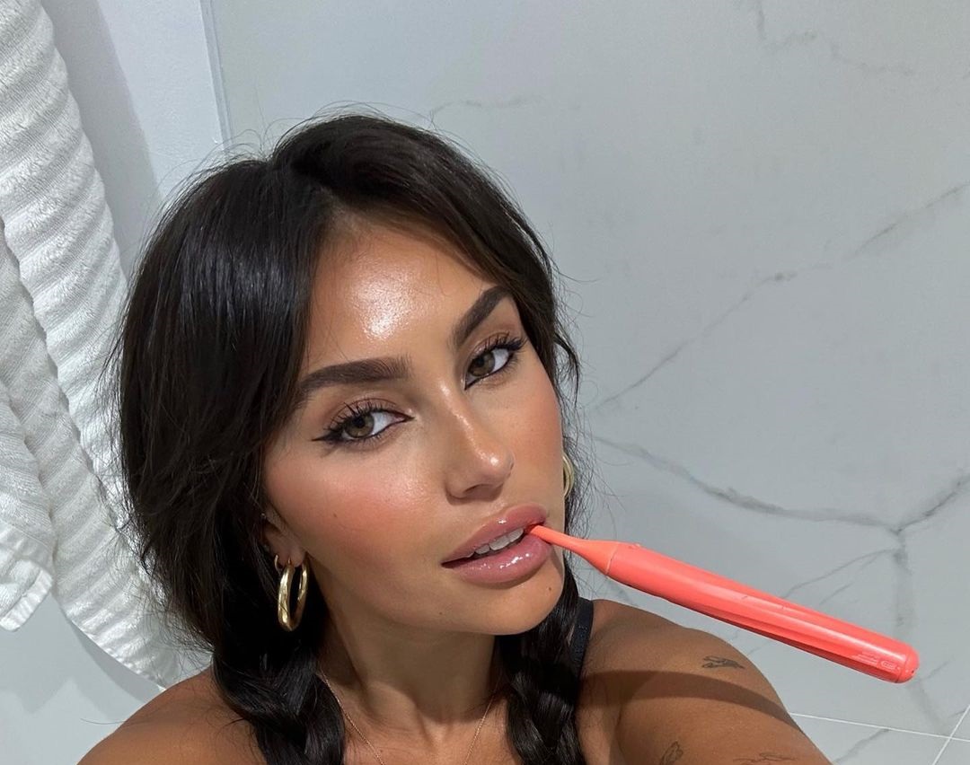 Claudia Tihan 22 Claudia Tihan 21 New Hot