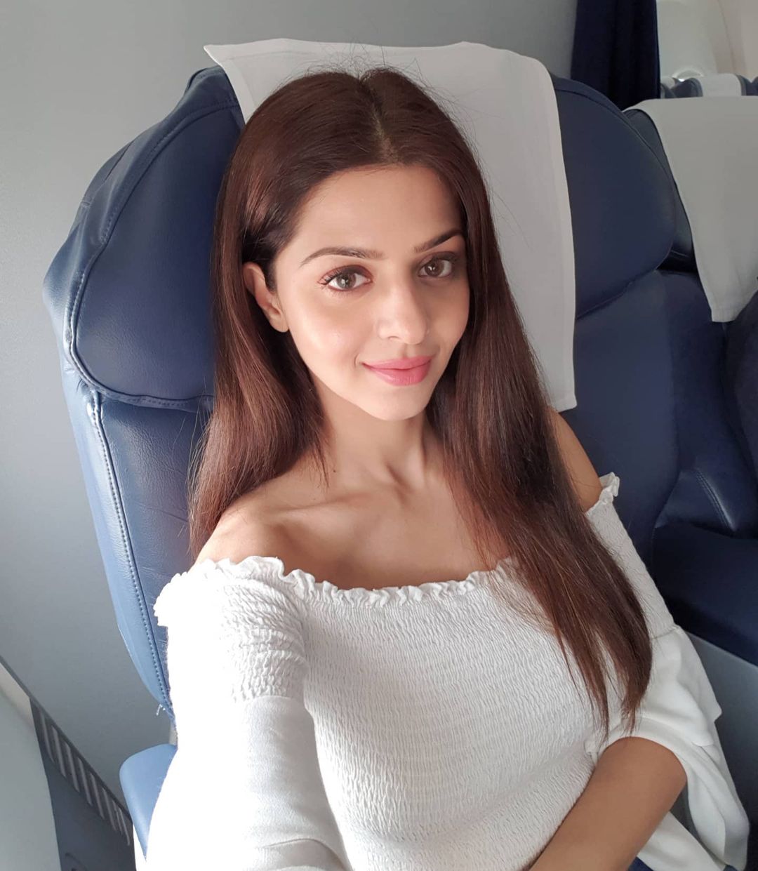 Vedhika4U 19 Лучшие Фото, Vedhika4U 19 Новые Снимки Без Фотошопа, Vedhika4U 19 Без Макияжа И Без Цензуры