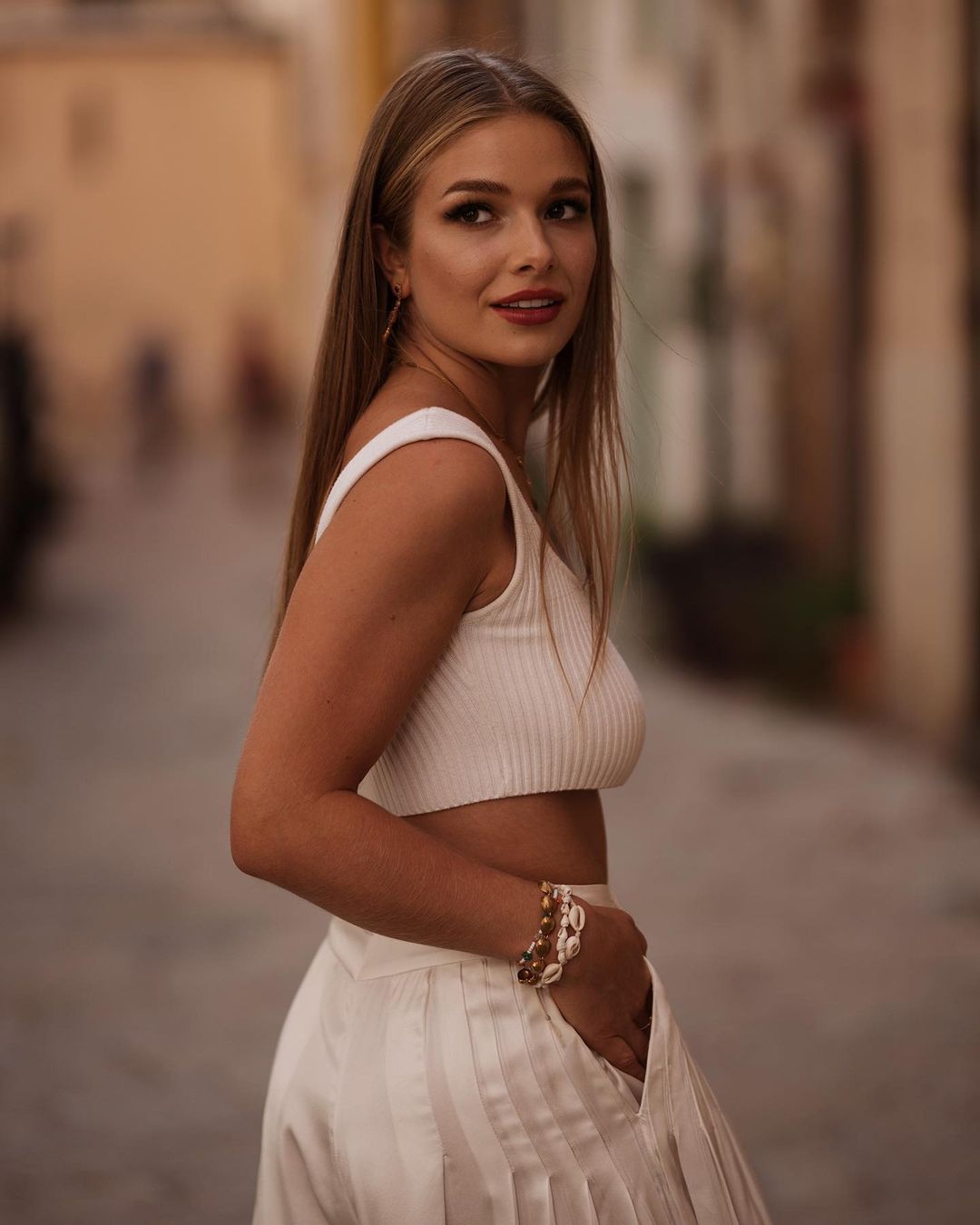 Lola Weippert 14 Lola Weippert 13 New Hot