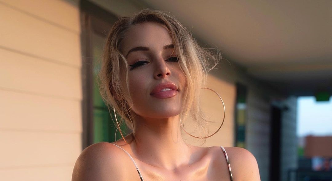 Courtney Tailor 8 Courtney Tailor 7 New Hot