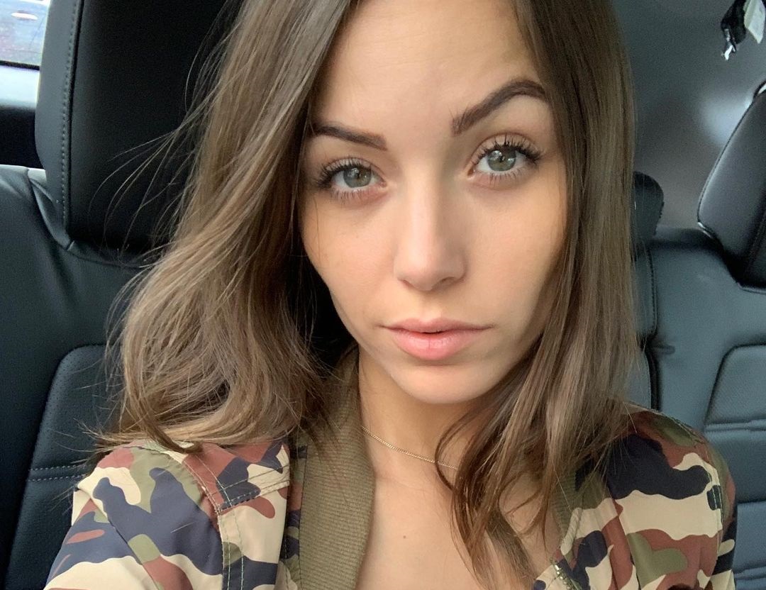 Melanie Pavola 14 Melanie Pavola 13 New Hot
