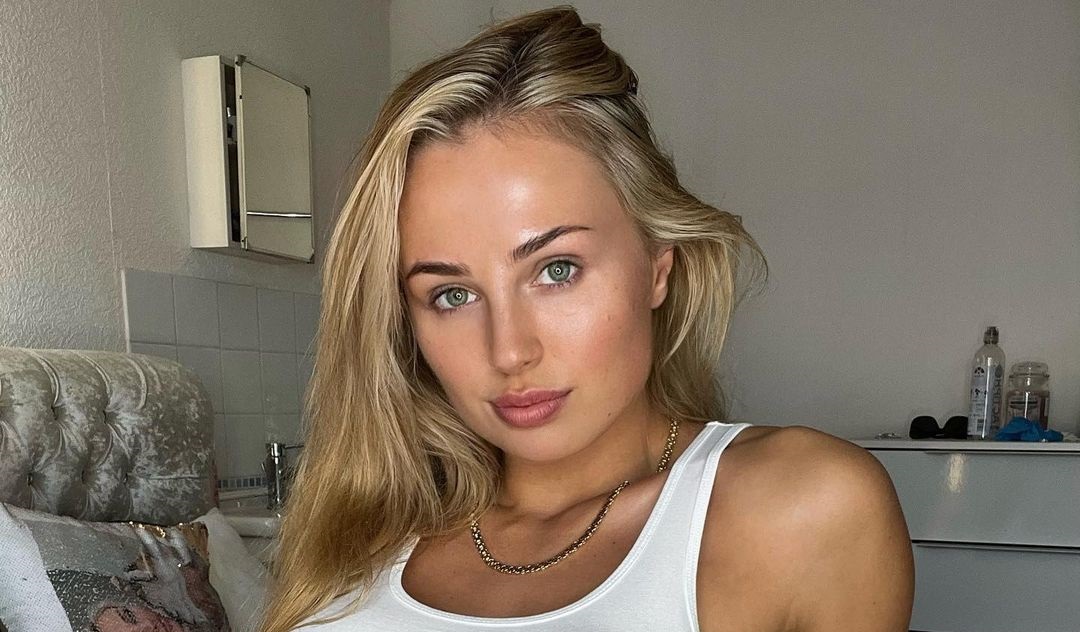 Billie Louise 22 Billie Louise 21 New Hot