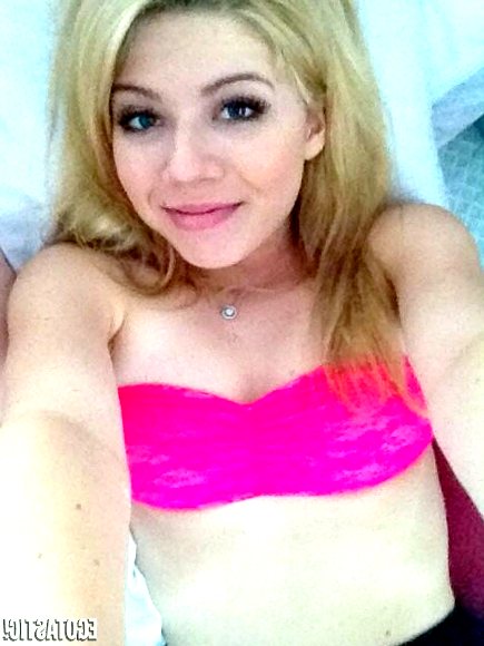 Дженнет Маккарди 8 Дженнет Маккарди 7 New Hot
